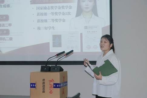 说明: 电脑前的人AI 生成的内容可能不正确。